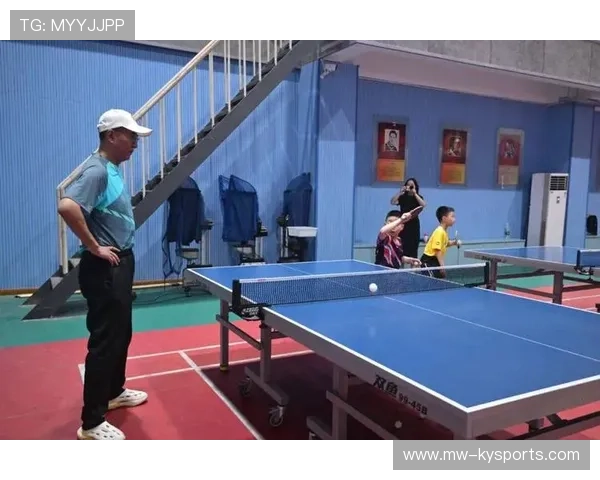 乒乓球俱乐部推动青少年训练营的师资认证与激励政策，乒乓球培训中心